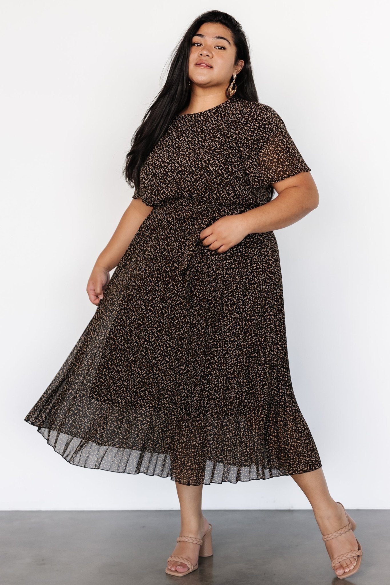 Prim Pleated Dress | Black Print Outlet Visit