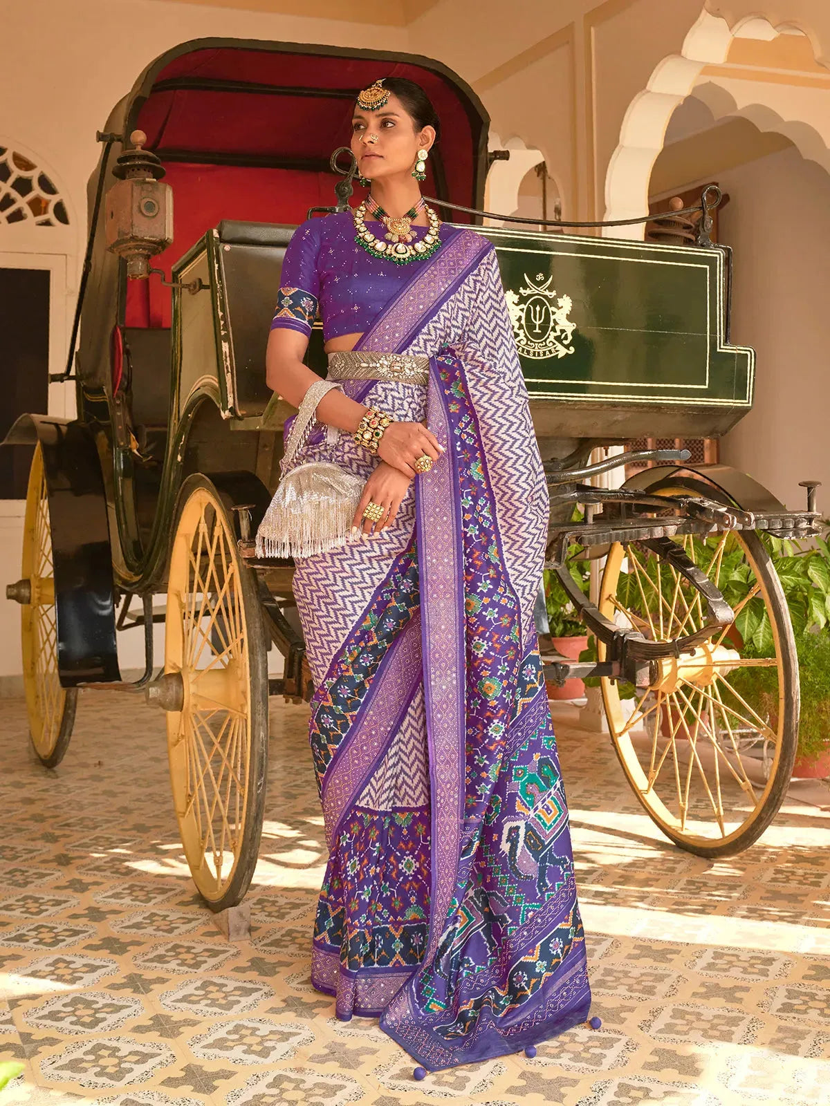 Luminous Lavender Silk Saree with Designer Hathi Pallu For Sale For Sale