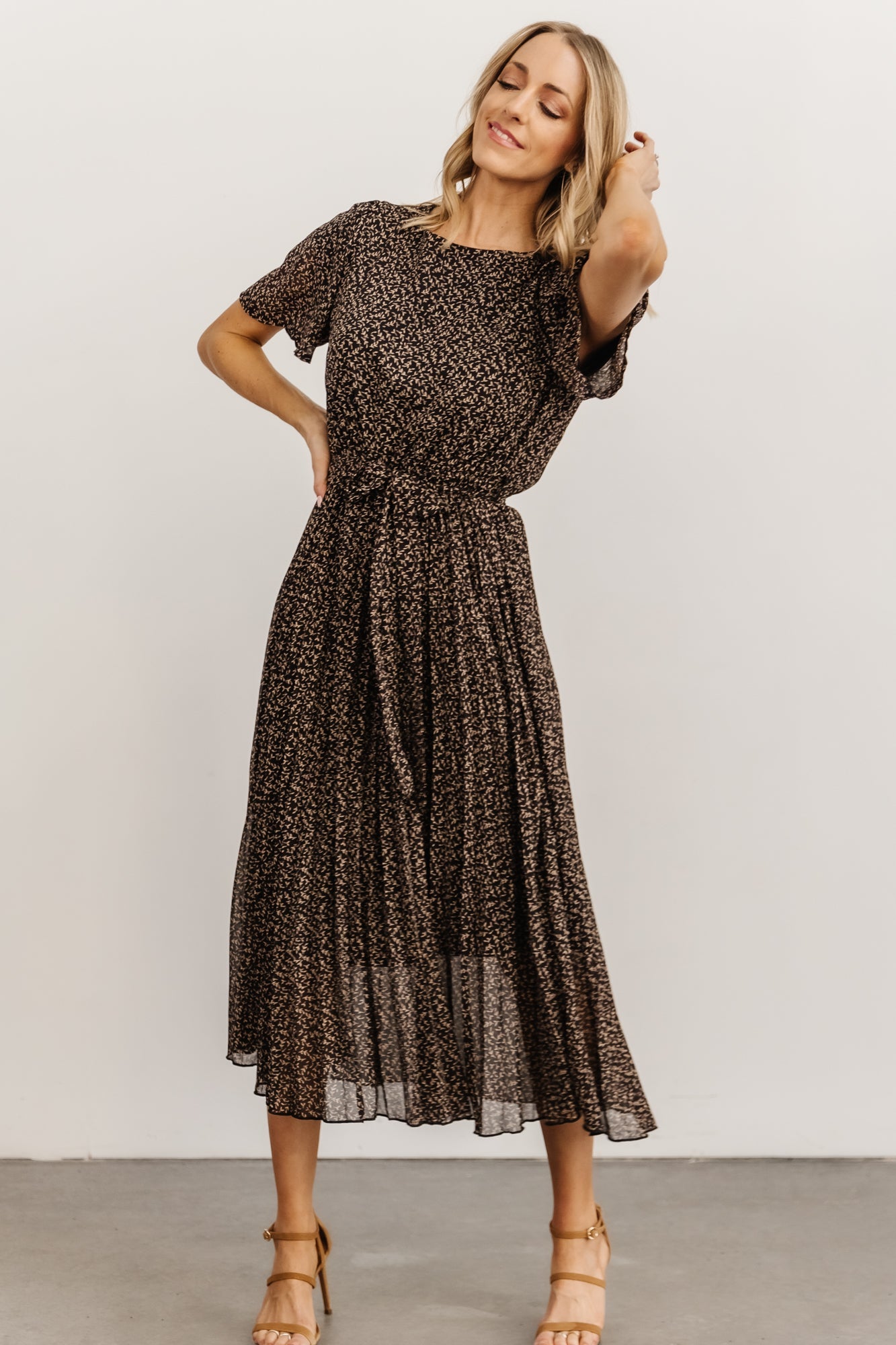 Prim Pleated Dress | Black Print Outlet Visit