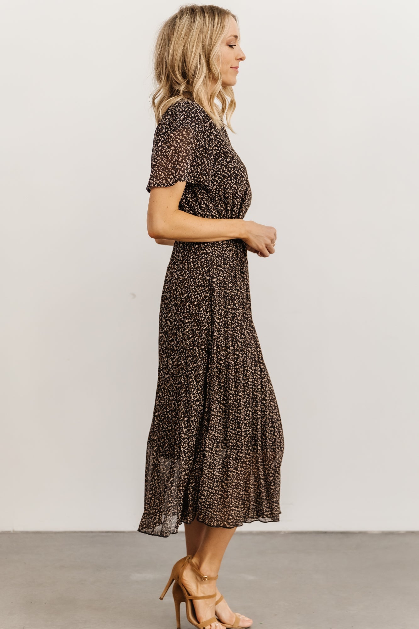 Prim Pleated Dress | Black Print Outlet Visit