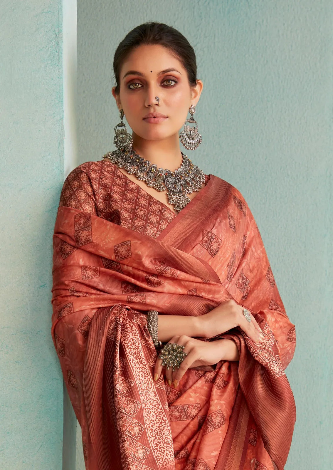 Classic Dusty Brown Handloom Silk Weave Traditional Saree Shop Offer