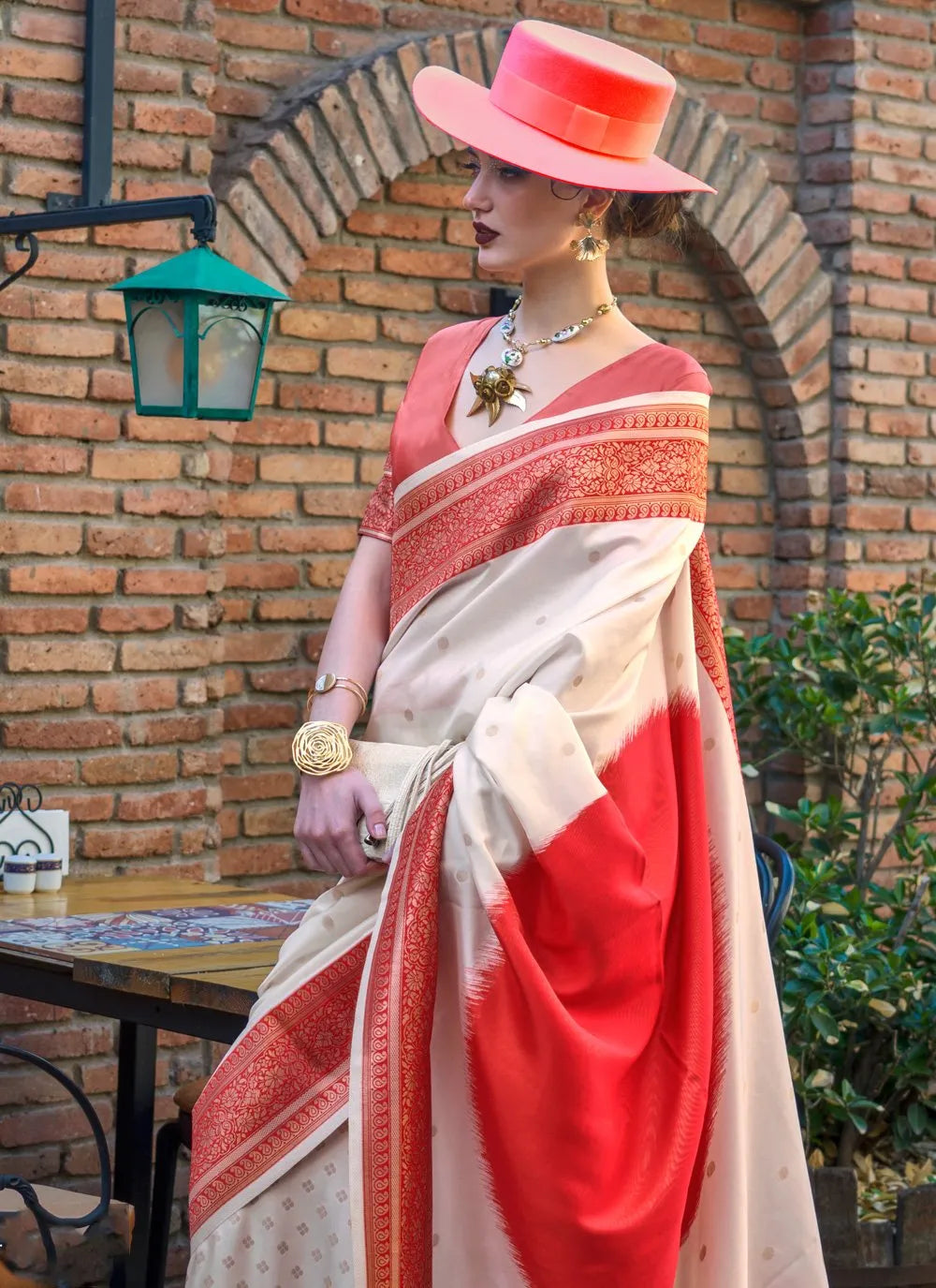 Classic Red-White Handloom Silk Trendy Saree Amazing Pice Cheap Online