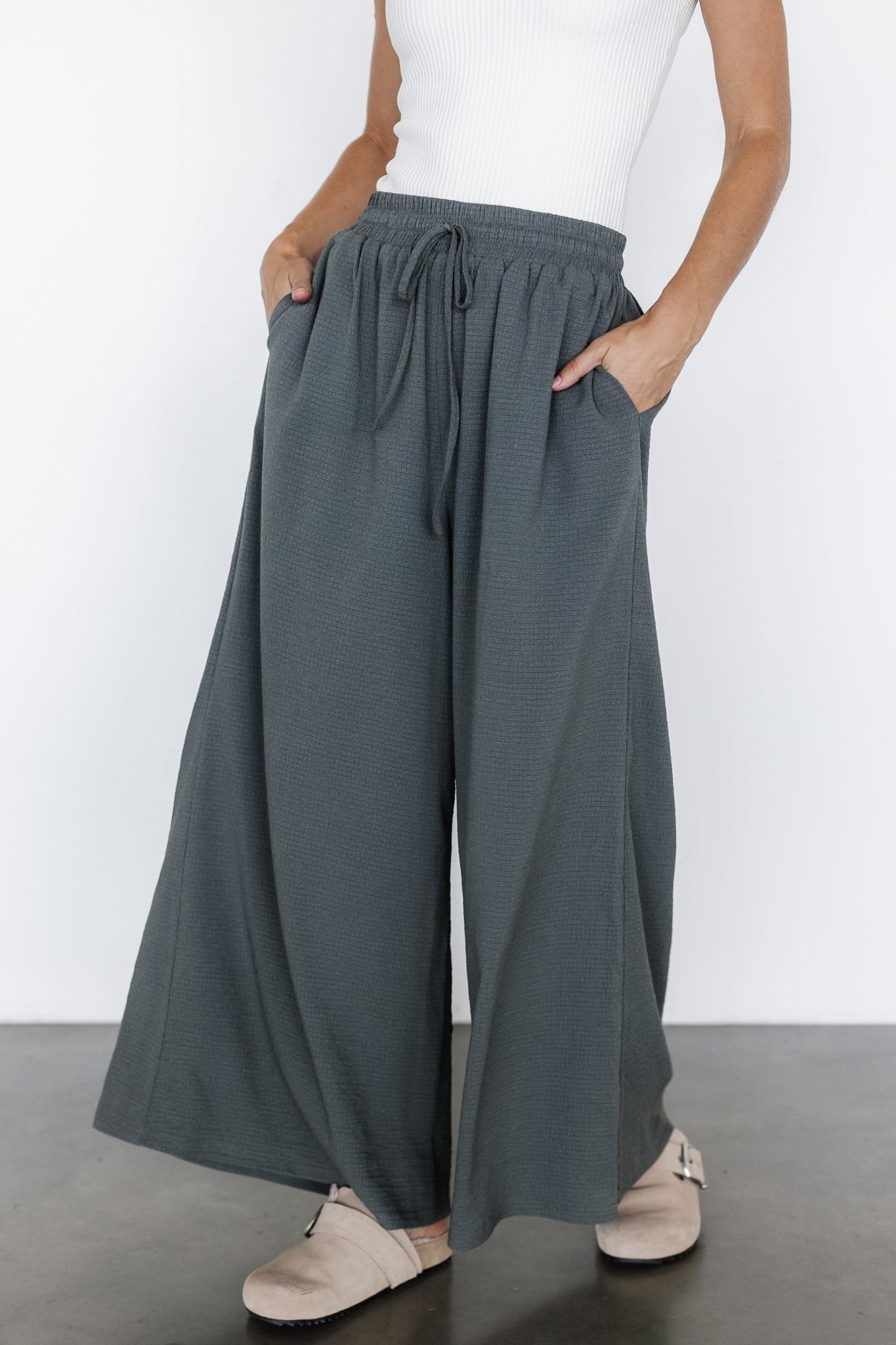 Florence Textured Pants | Olive Marketable