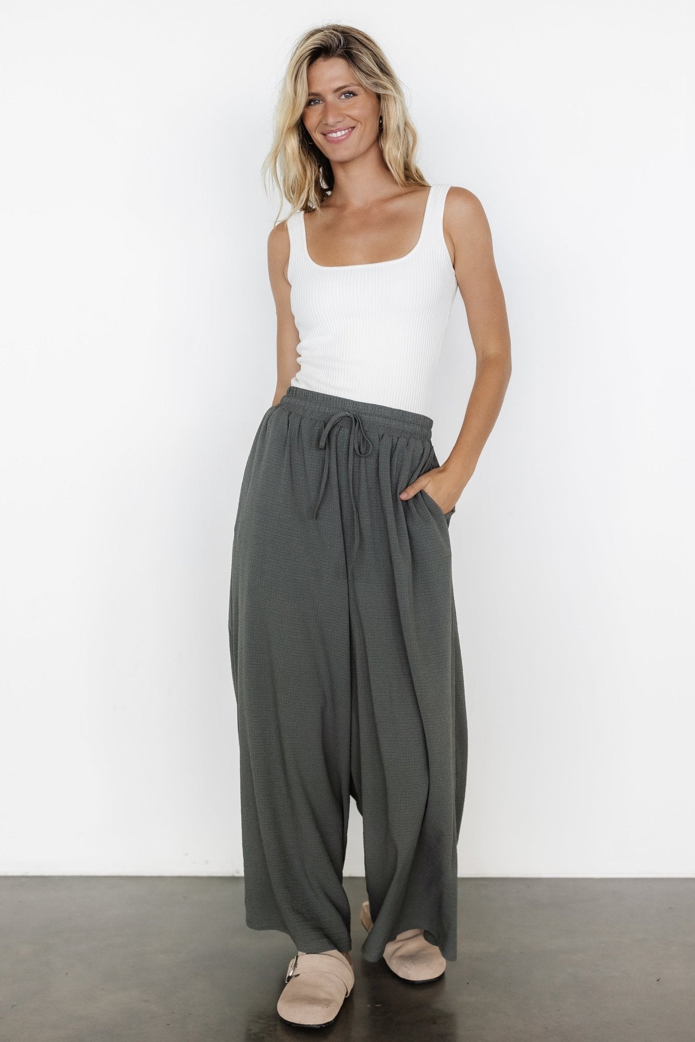 Florence Textured Pants | Olive Marketable