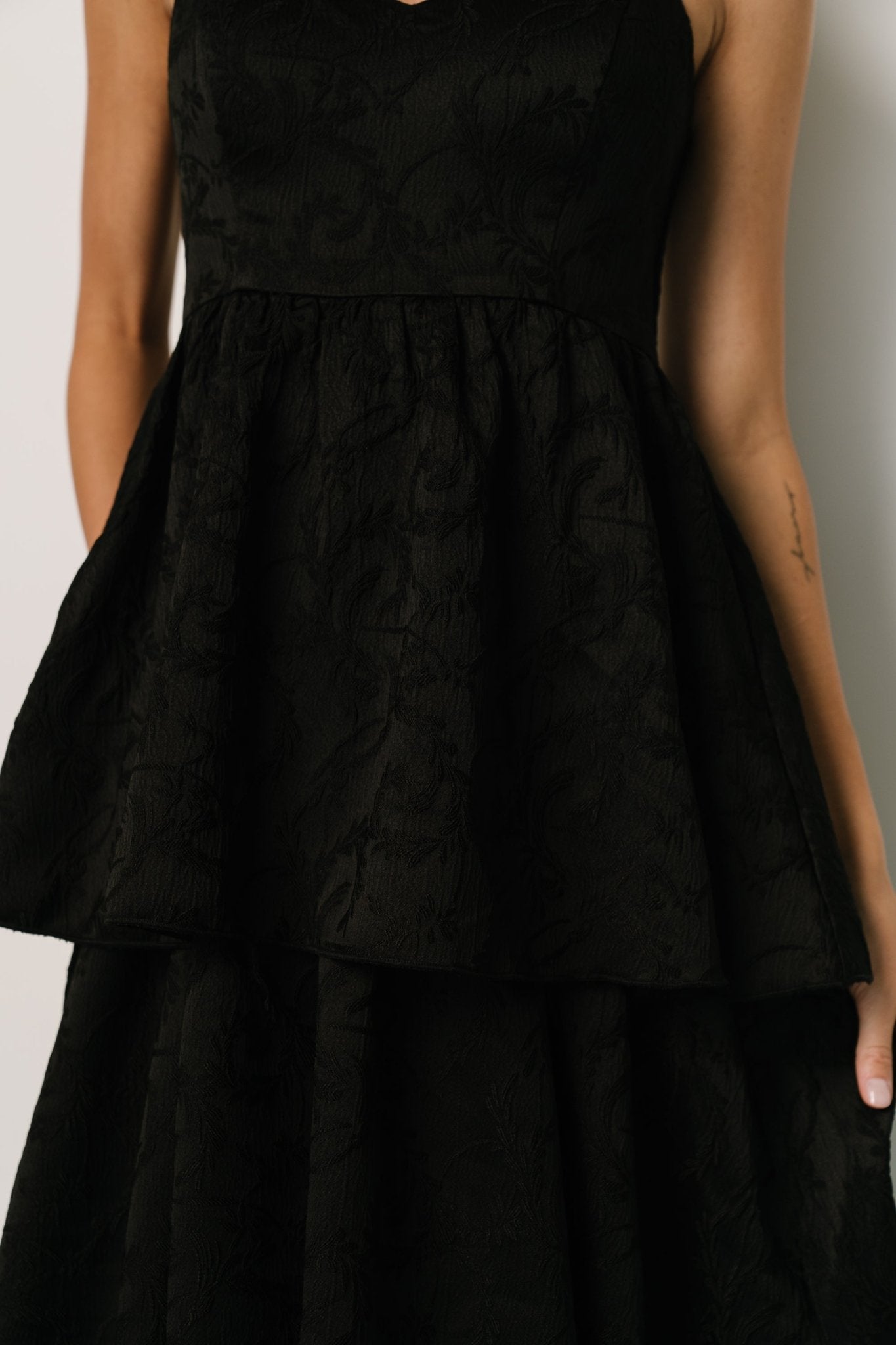 Violetta Embossed Tiered Dress | Black Cheap Pice From China