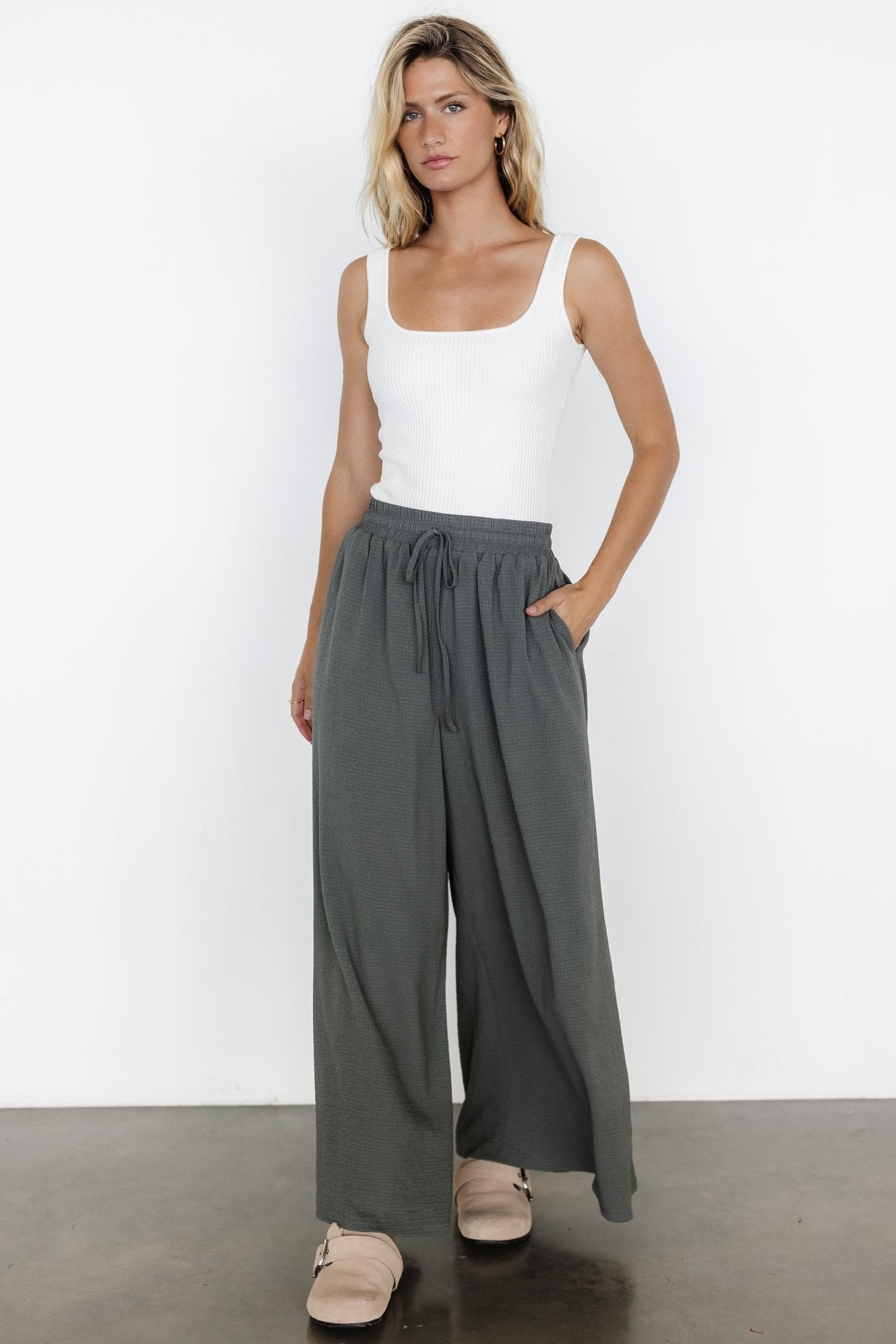 Florence Textured Pants | Olive Marketable