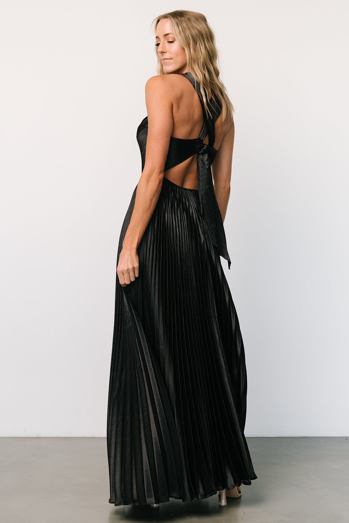 Sandra Pleated Maxi Dress | Black Cheap Sale Manchester